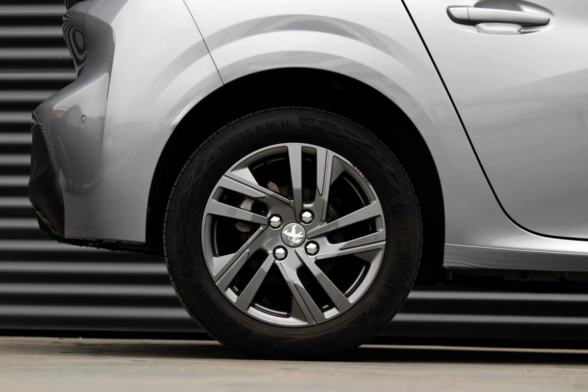 peugeot-208-2022-diesel-1499cc