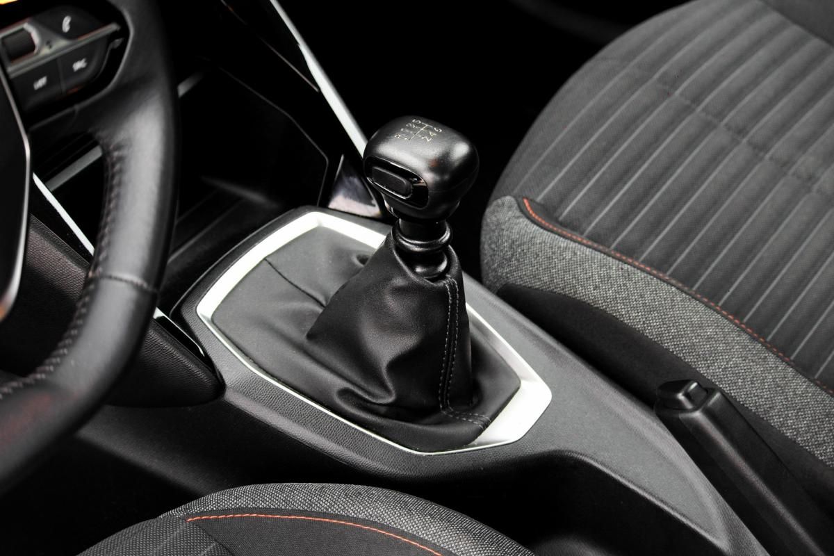 peugeot-208-2022-diesel-1499cc
