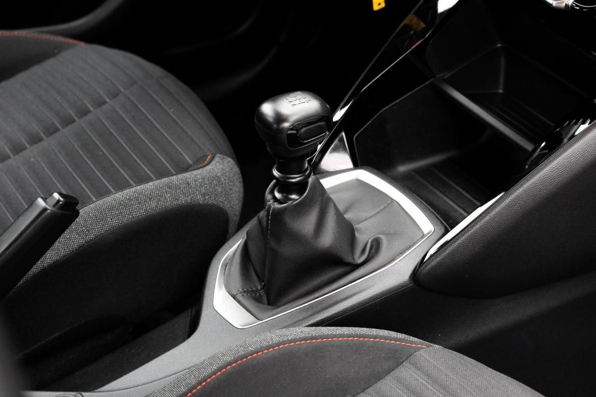 peugeot-208-2022-diesel-1499cc