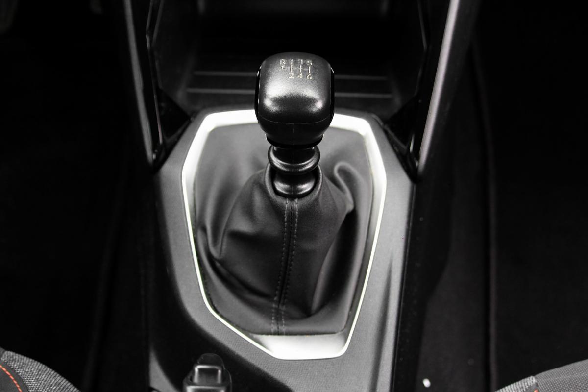 peugeot-208-2022-diesel-1499cc