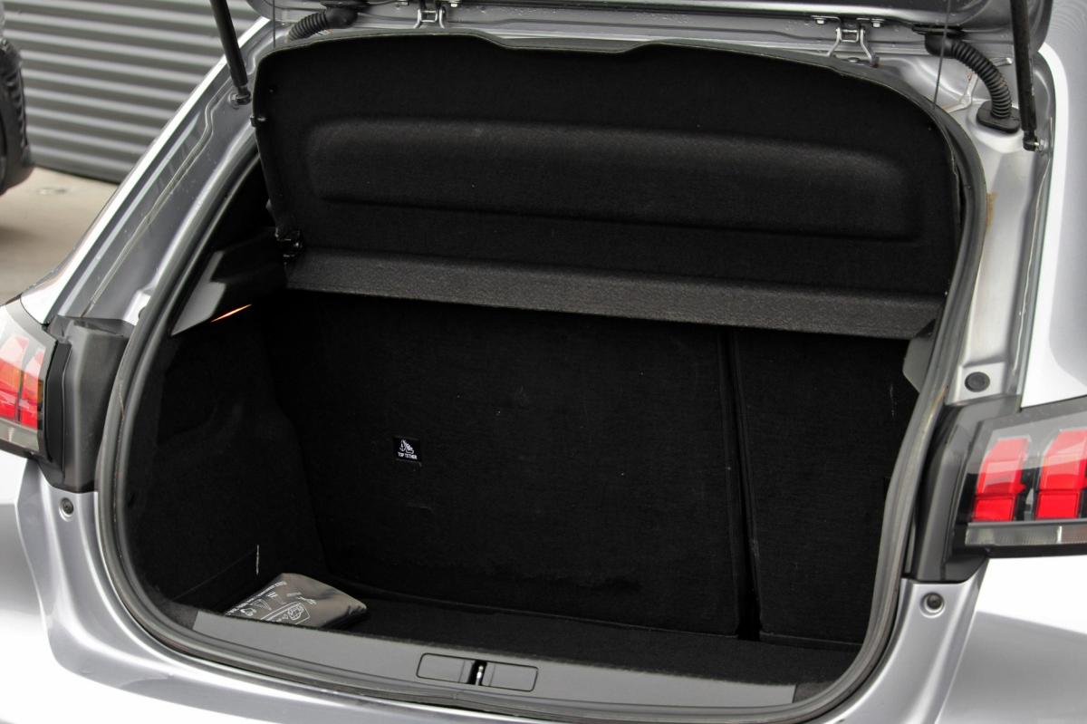 peugeot-208-2022-diesel-1499cc