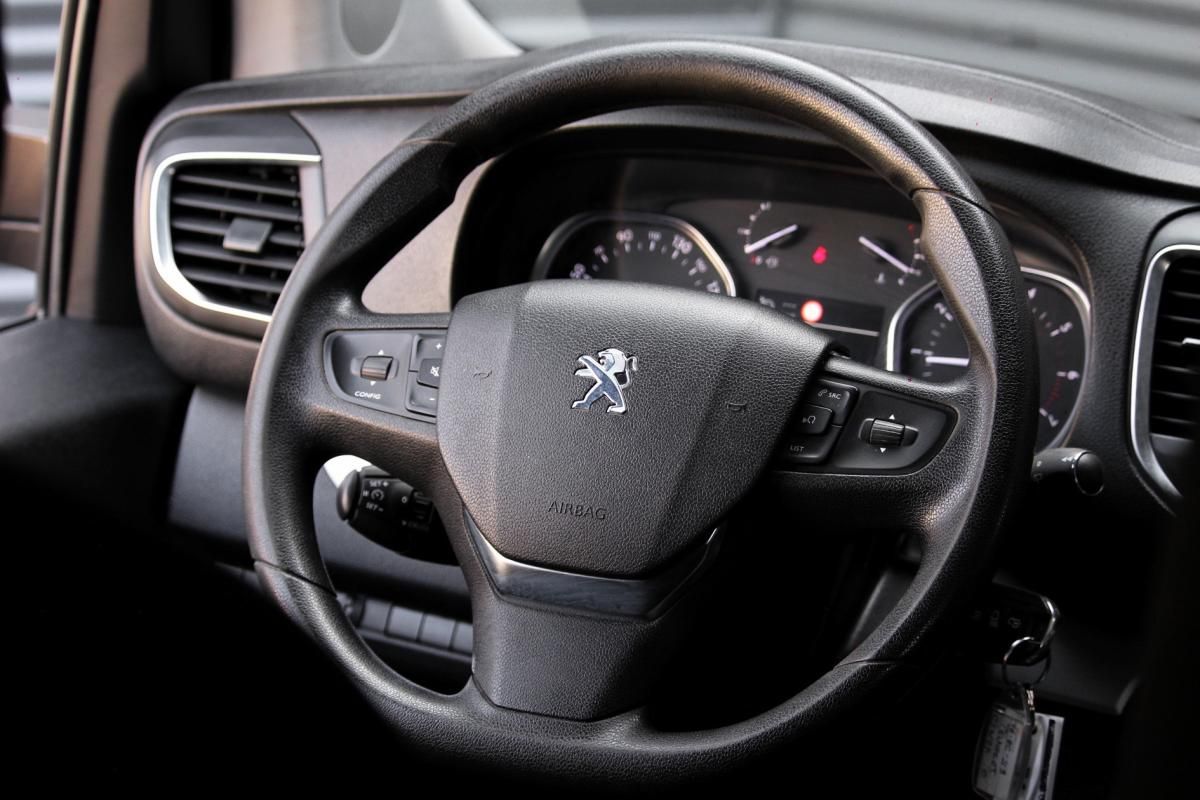 peugeot-traveller-2019-diesel-1499cc