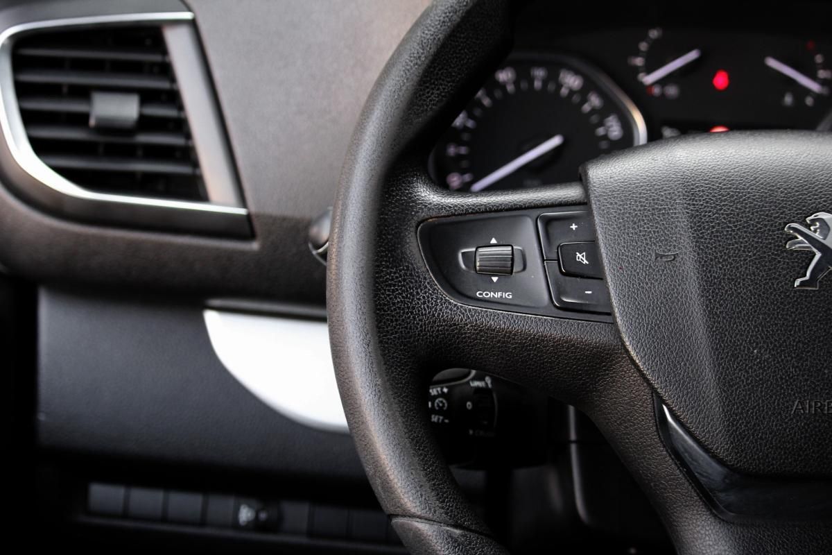 peugeot-traveller-2019-diesel-1499cc