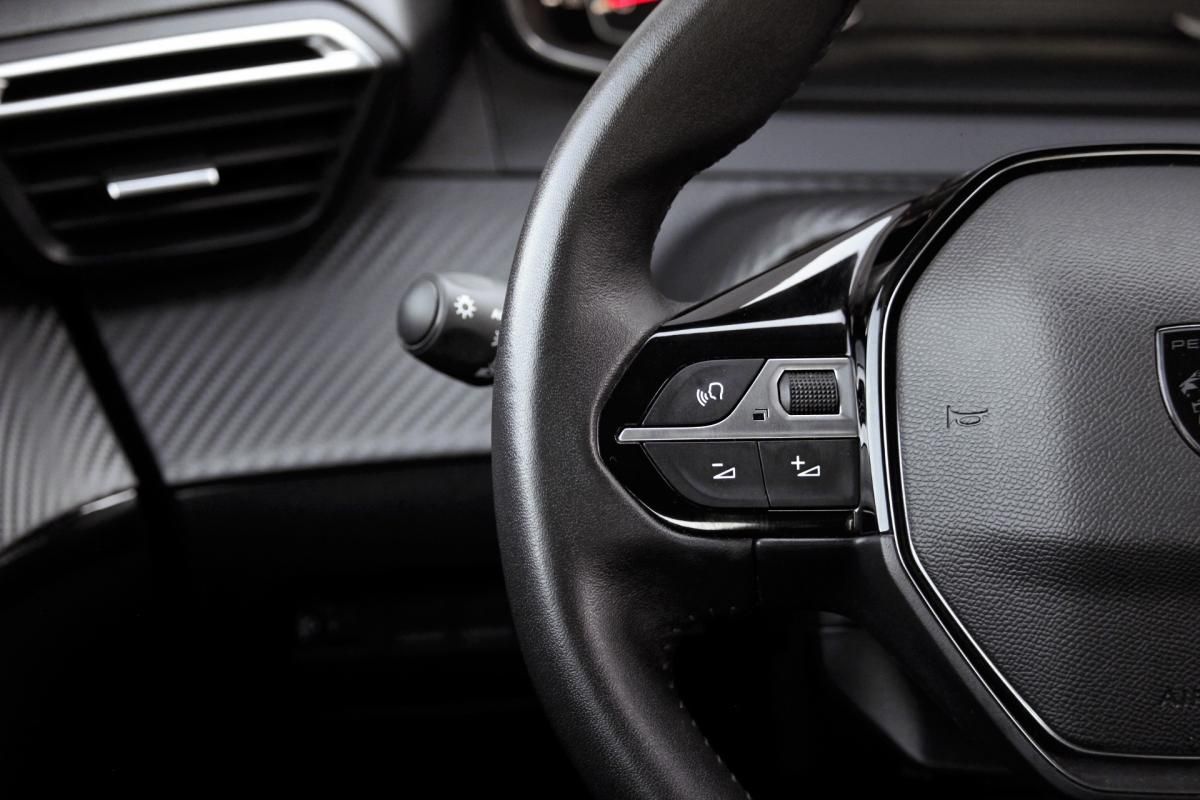 peugeot-208-2024-gasolina-1199cc