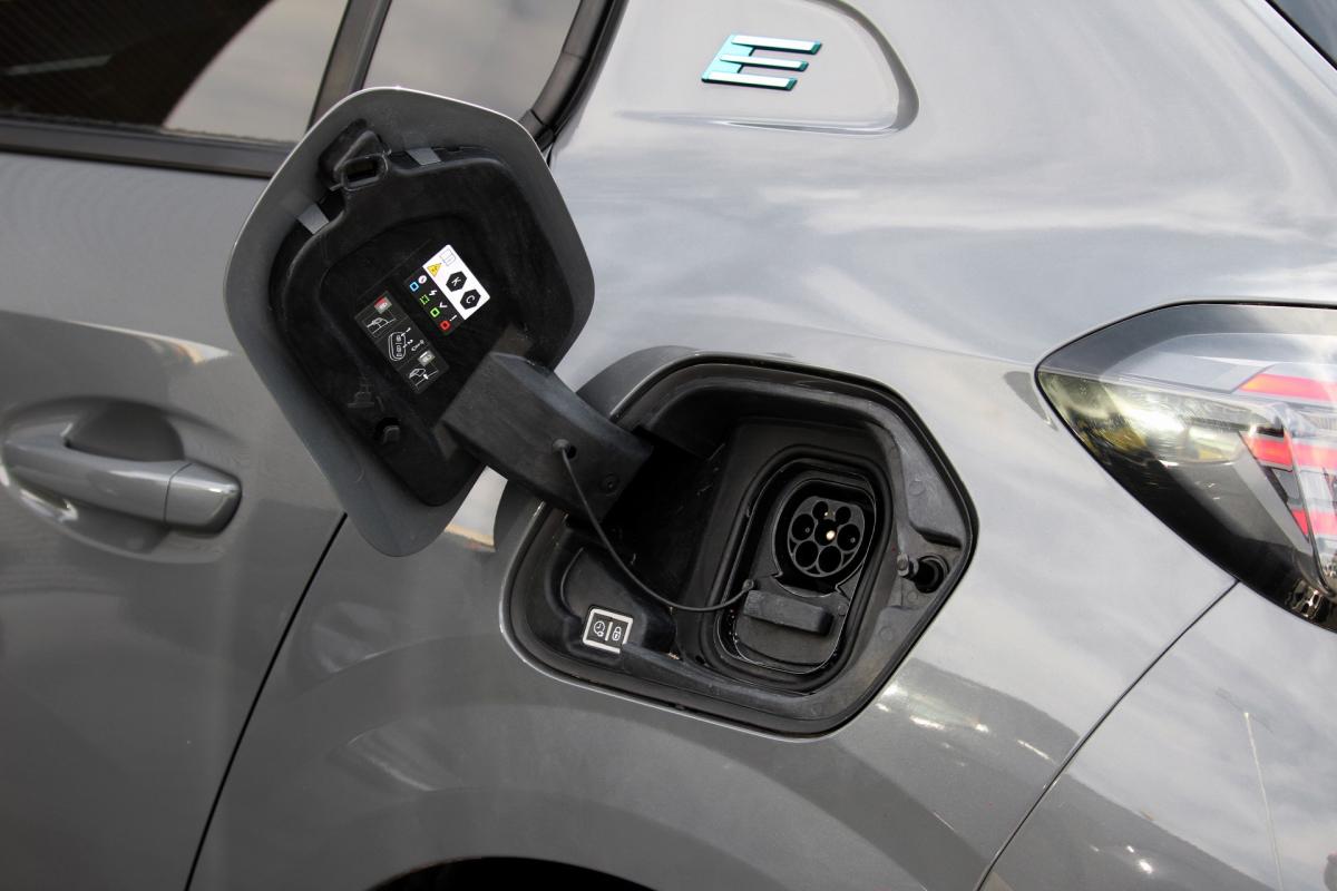 peugeot-208-2024-eletrico-0cc