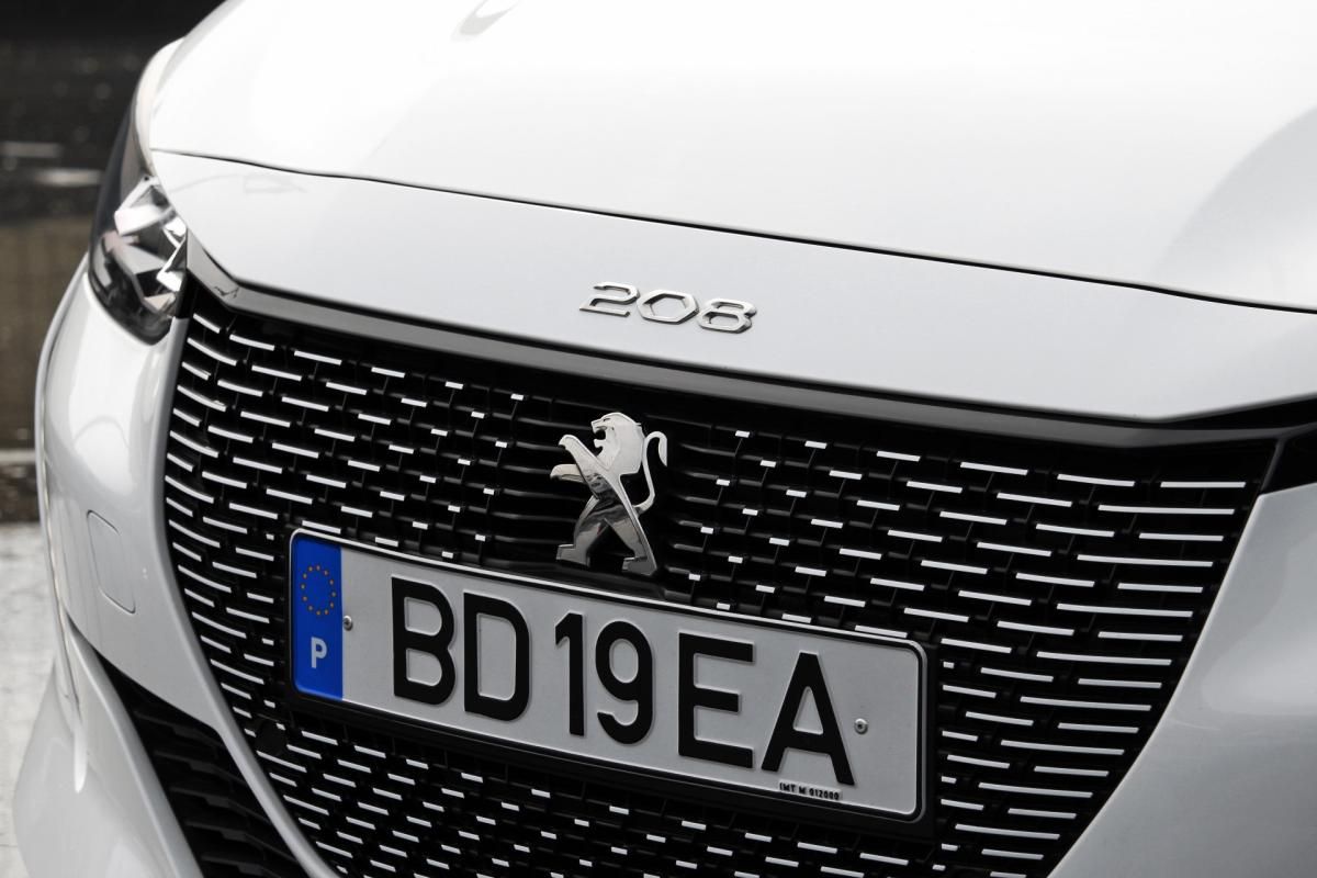 peugeot-208-2023-eletrico-500cc