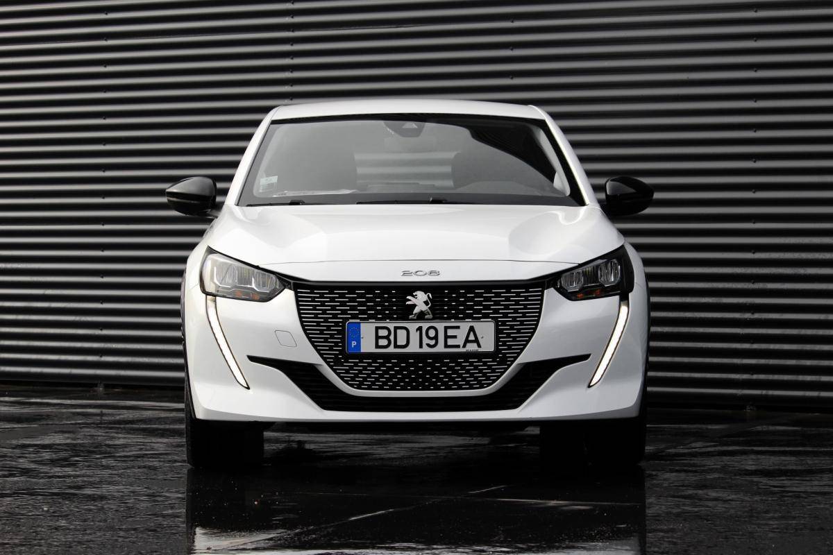 peugeot-208-2023-eletrico-500cc