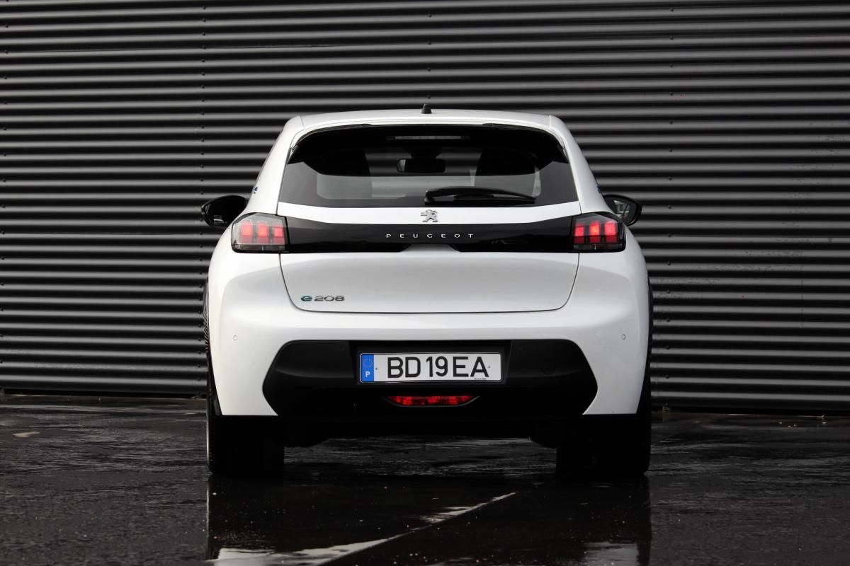 peugeot-208-2023-eletrico-500cc