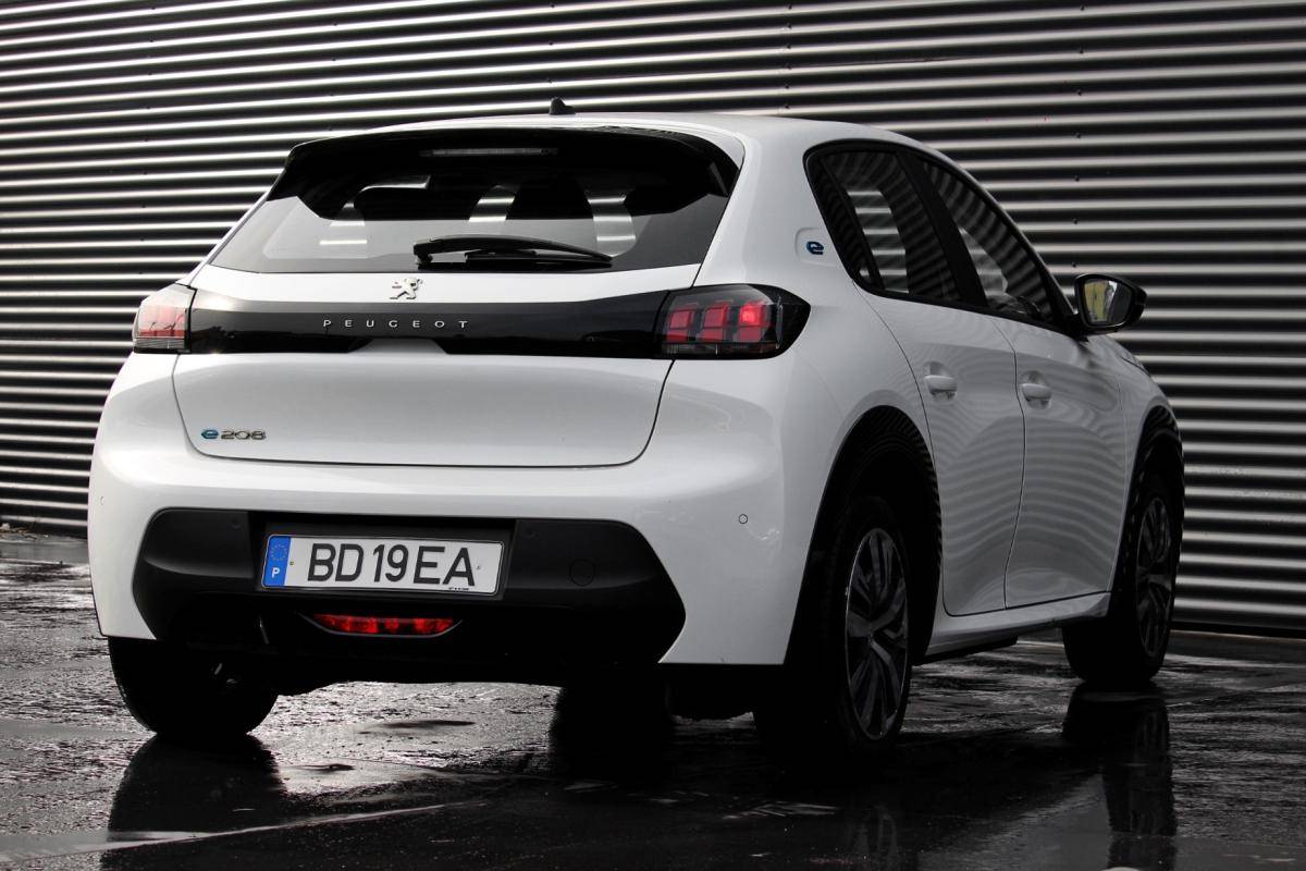 peugeot-208-2023-eletrico-500cc