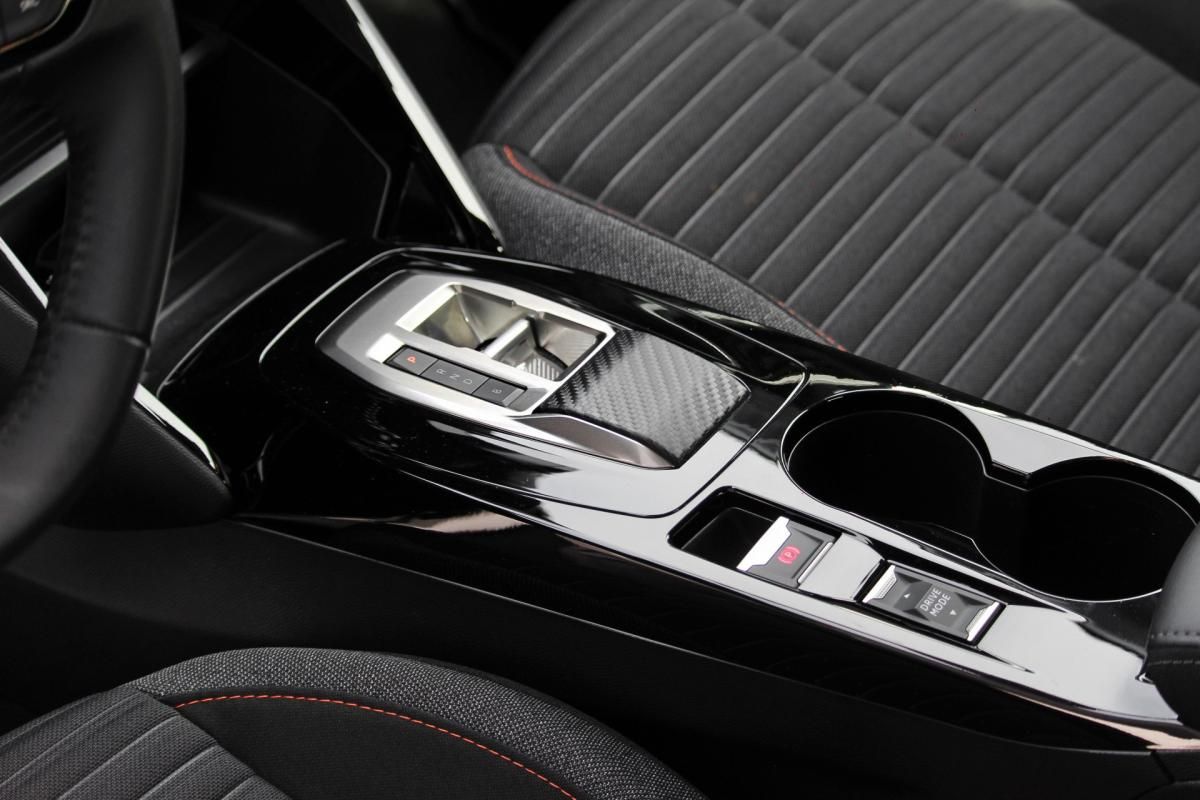 peugeot-208-2023-eletrico-500cc
