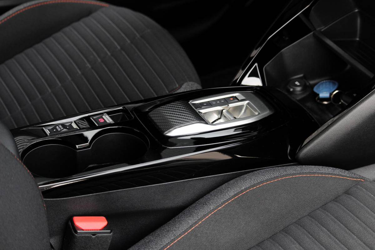 peugeot-208-2023-eletrico-500cc