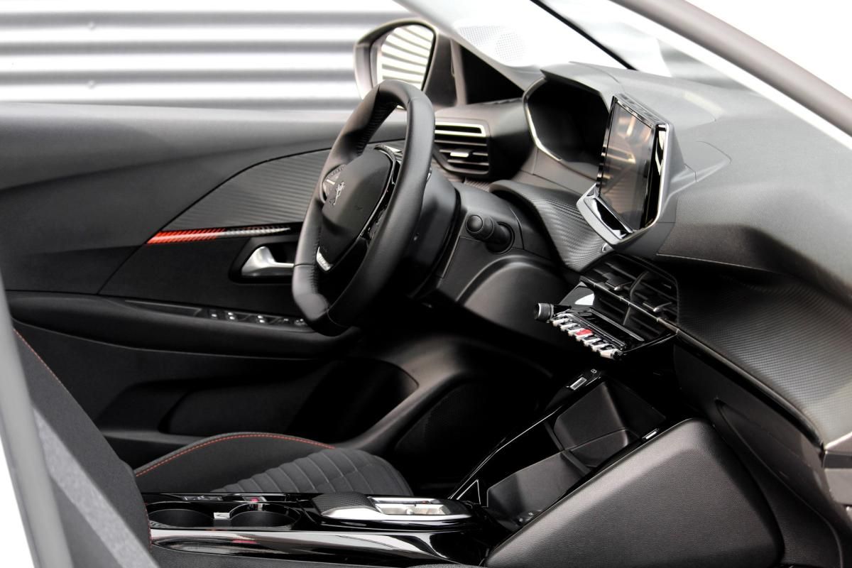 peugeot-208-2023-eletrico-500cc