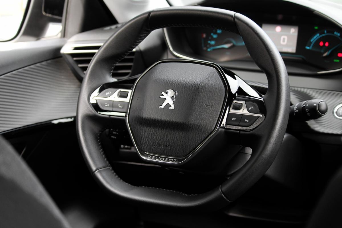 peugeot-208-2023-eletrico-500cc