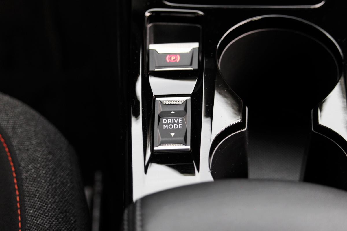peugeot-208-2023-eletrico-500cc