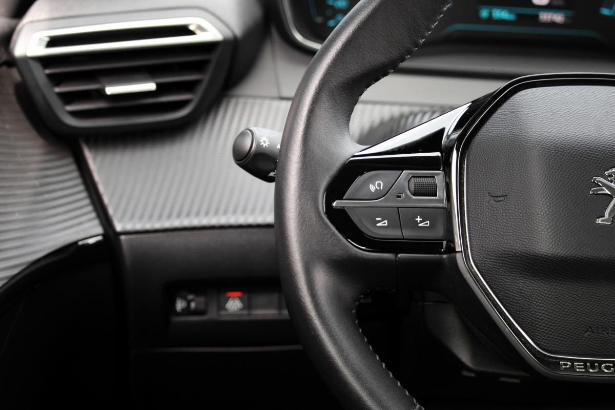 peugeot-208-2023-eletrico-500cc