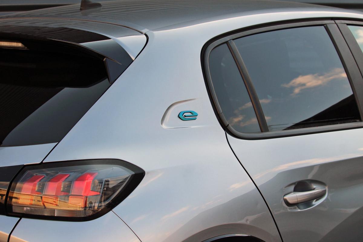 peugeot-208-2021-eletrico-500cc