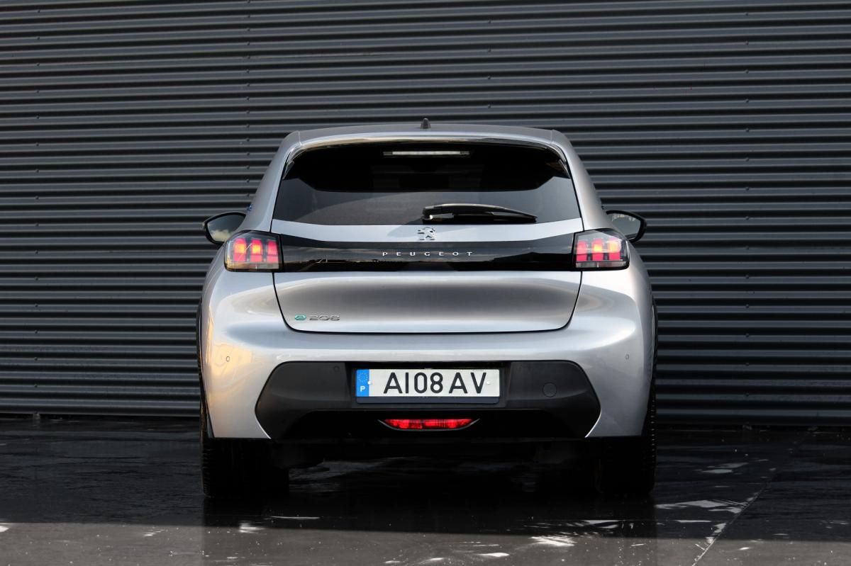 peugeot-208-2021-eletrico-500cc
