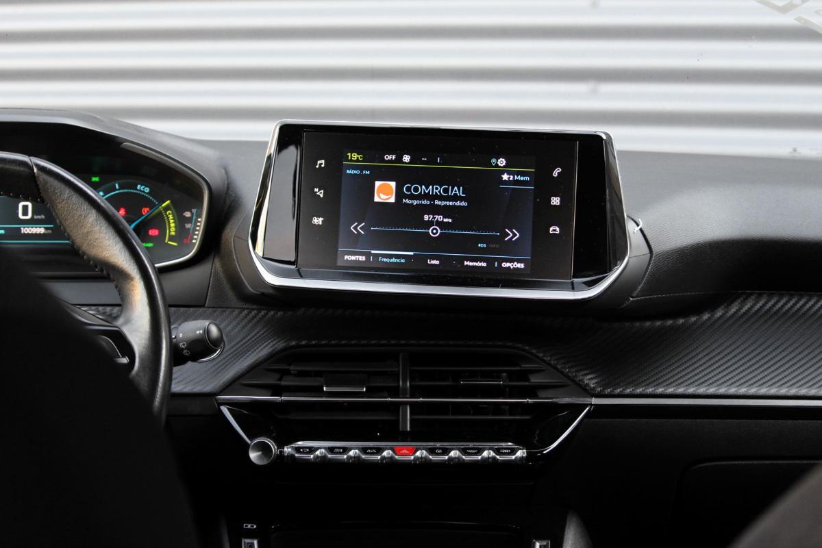 peugeot-208-2021-eletrico-500cc