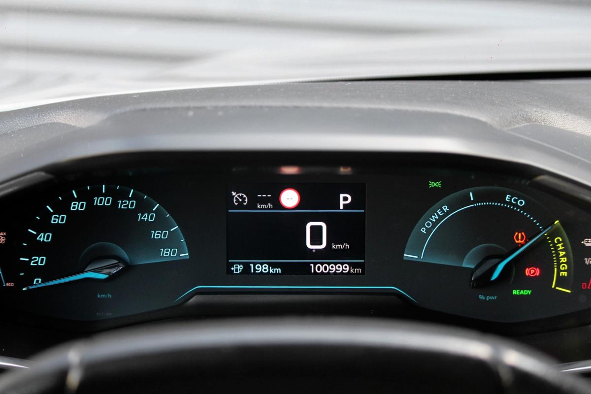 peugeot-208-2021-eletrico-500cc