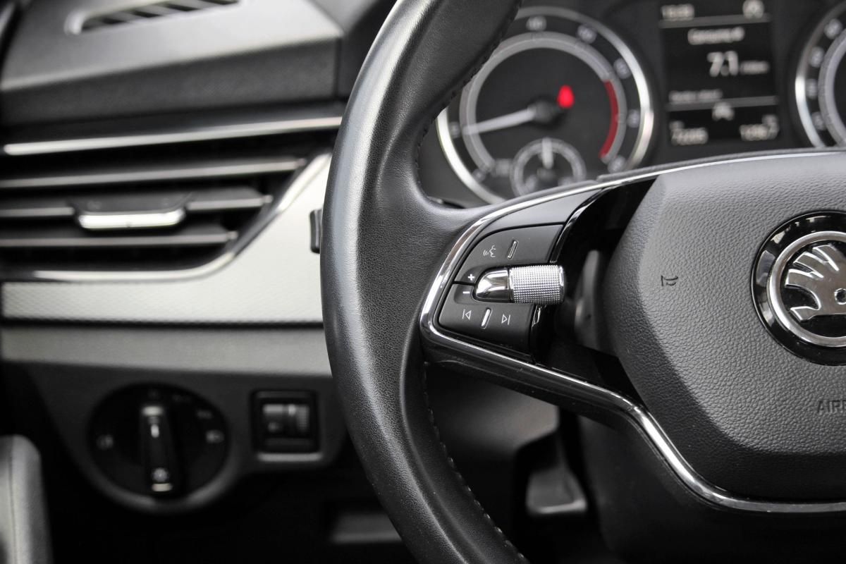 skoda-kamiq-2023-gasolina-999cc