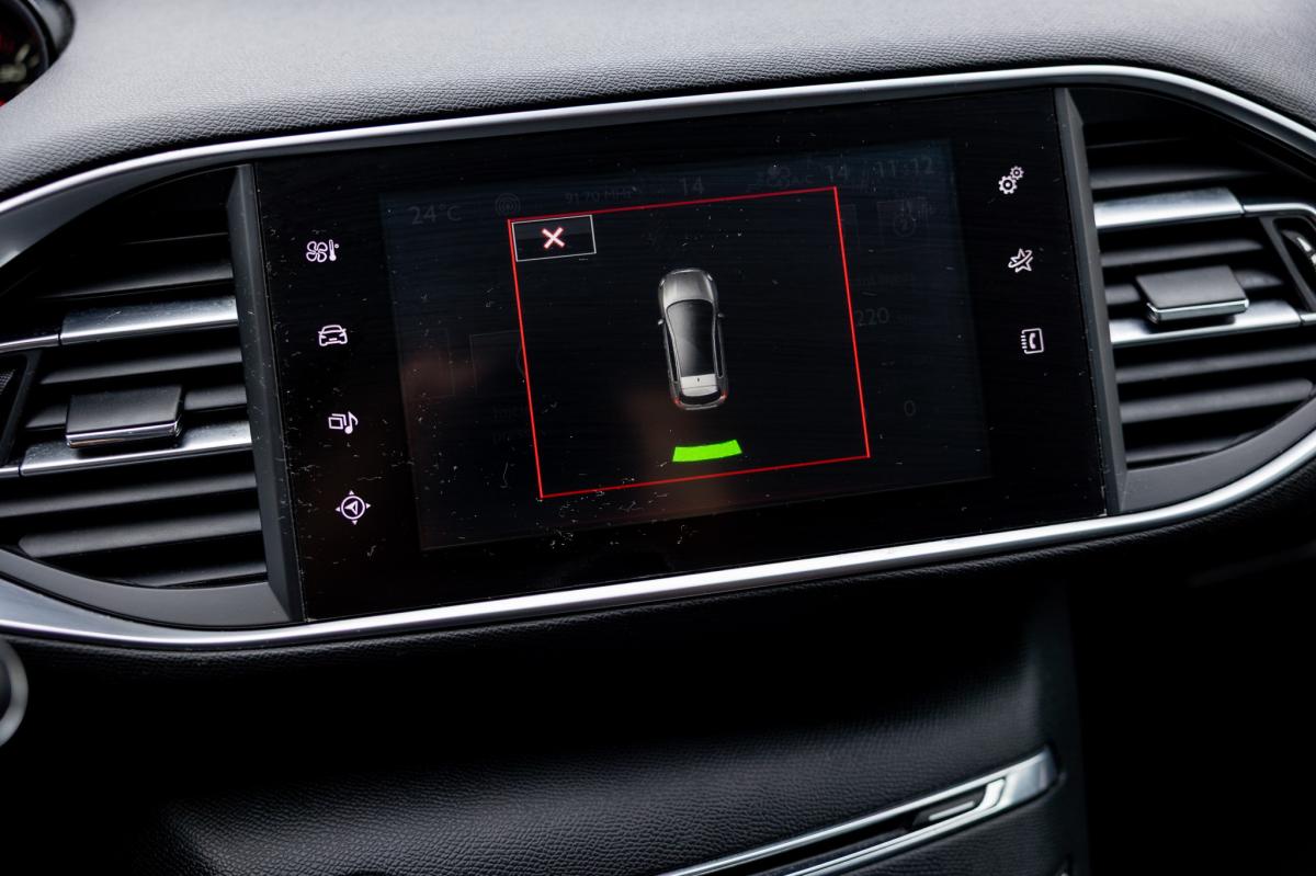 peugeot-308-sw-2015-diesel-1560cc