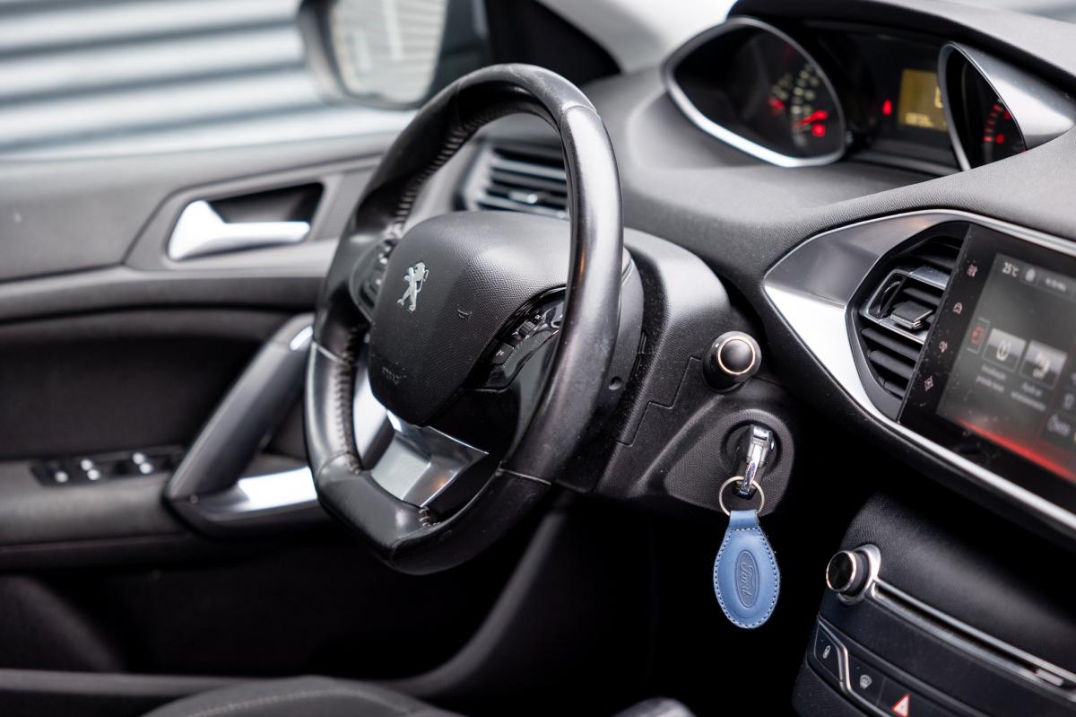 peugeot-308-sw-2015-diesel-1560cc