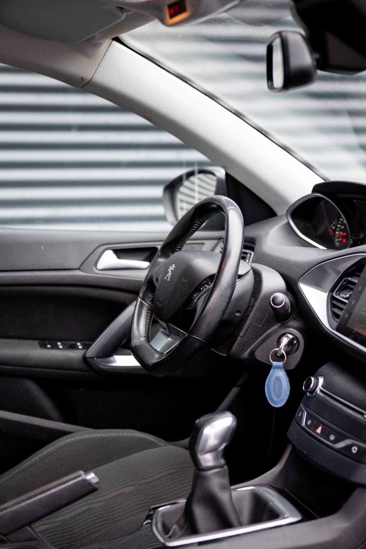 peugeot-308-sw-2015-diesel-1560cc