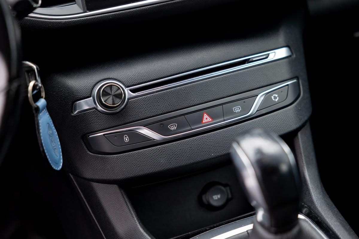 peugeot-308-sw-2015-diesel-1560cc