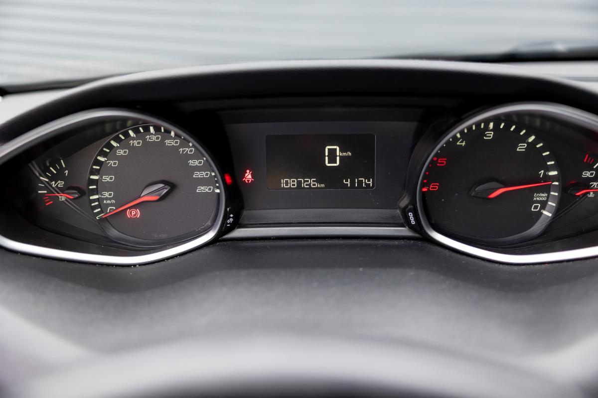 peugeot-308-sw-2015-diesel-1560cc