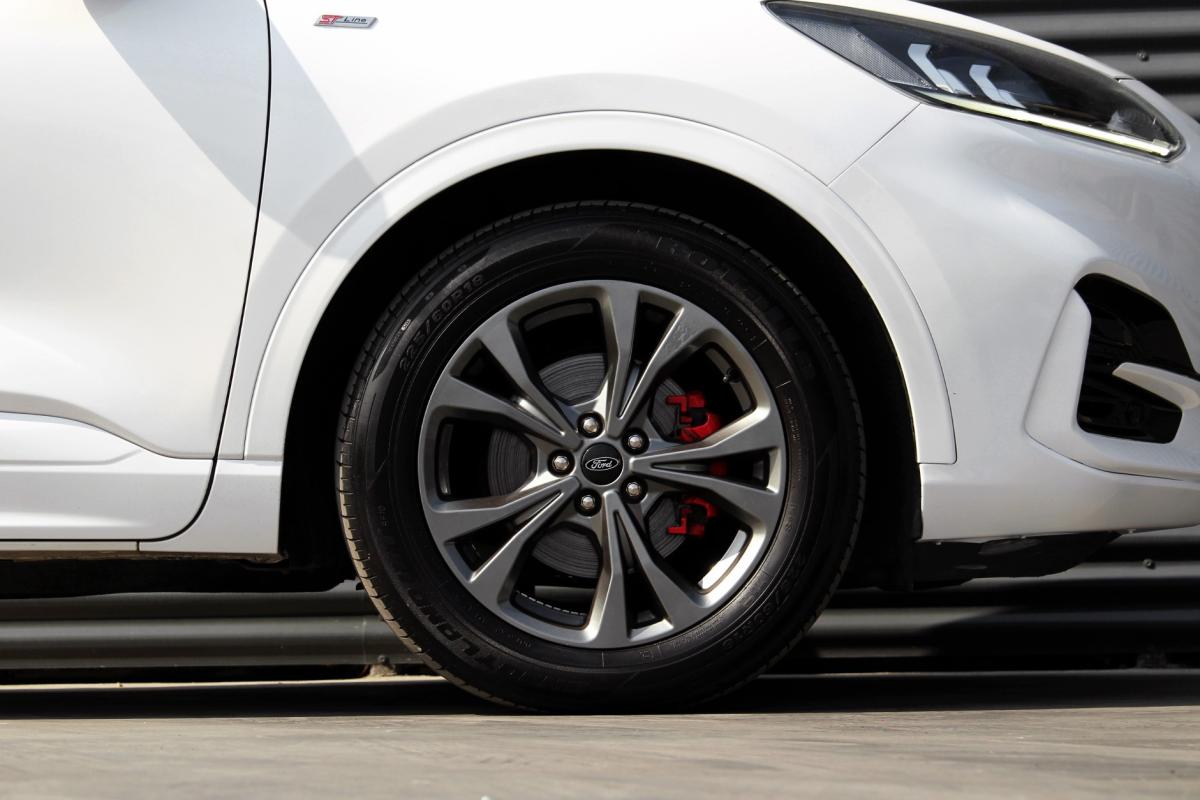 ford-kuga-2022-hibrido-a-gasolina-2488cc