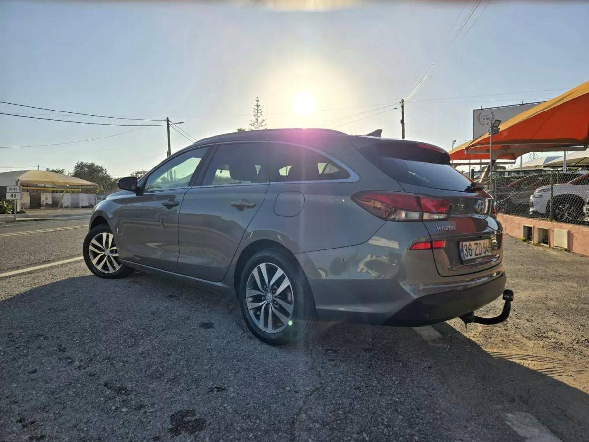 hyundai-i30-sw-2019-diesel-1598cc