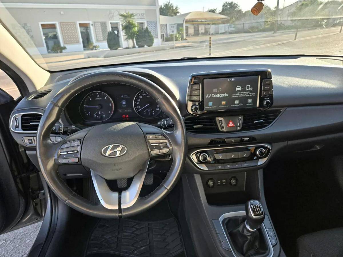 hyundai-i30-sw-2019-diesel-1598cc