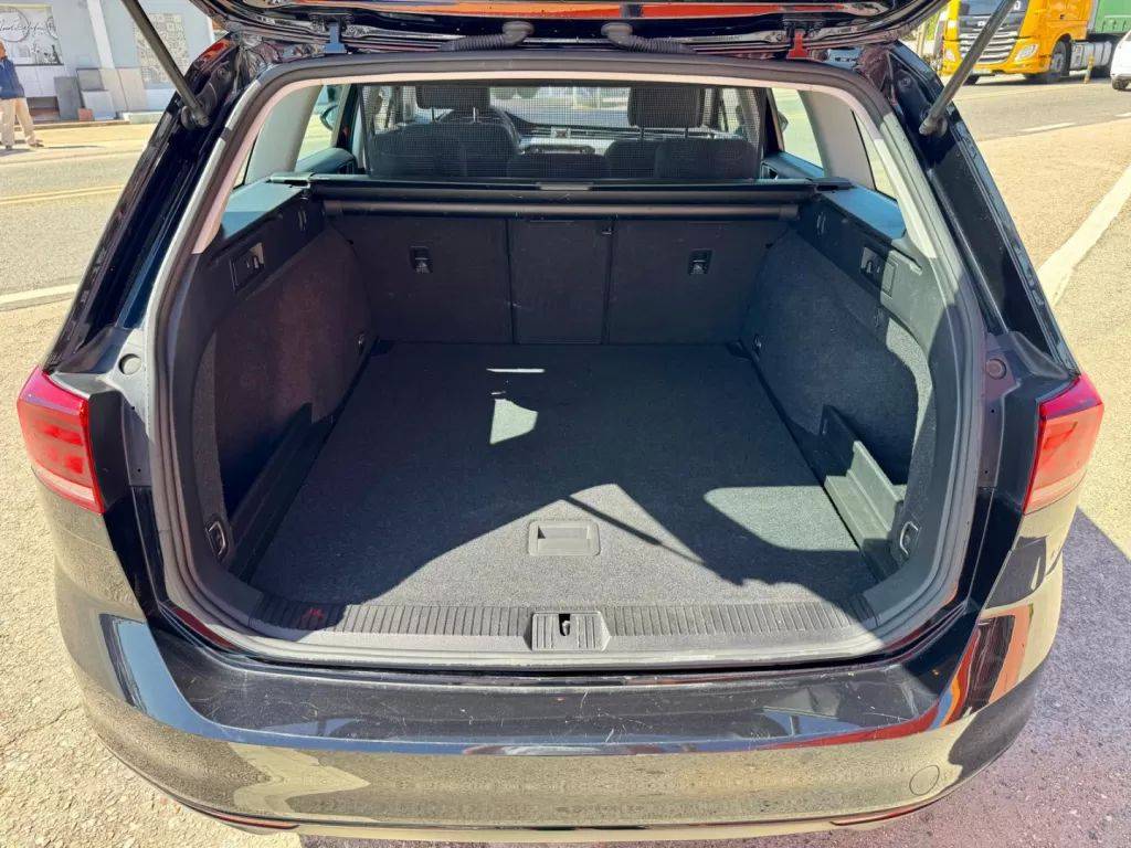 volkswagen-passat-variant-2021-diesel-1968cc
