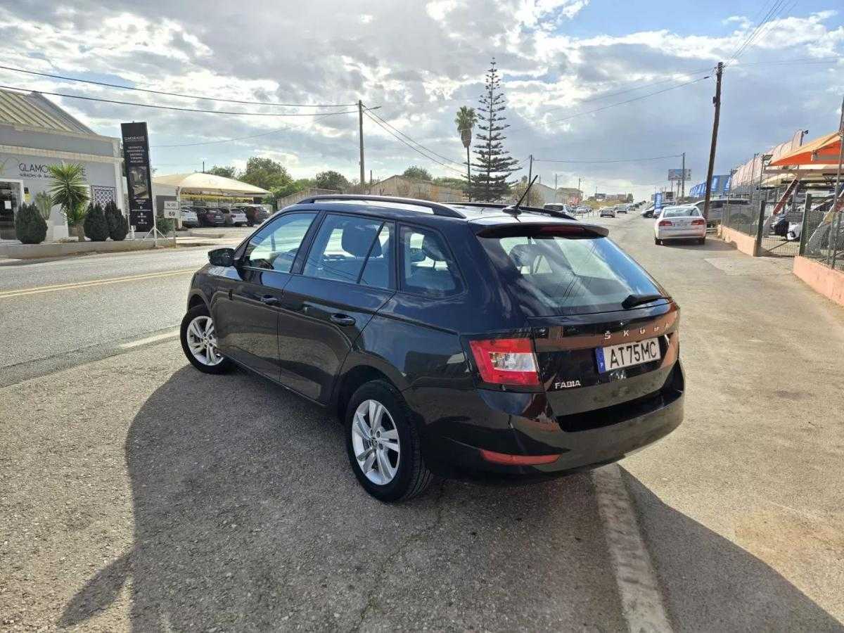 skoda-fabia-break-2022-gasolina-999cc