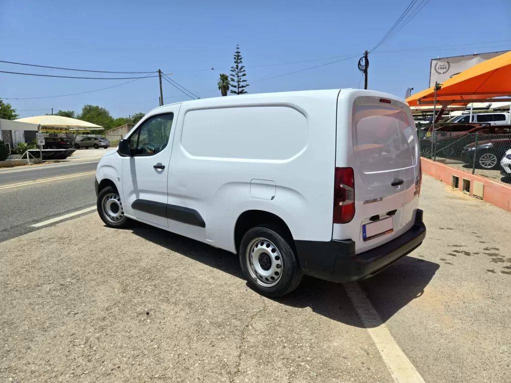 fiat-doblo-2023-diesel-1499cc