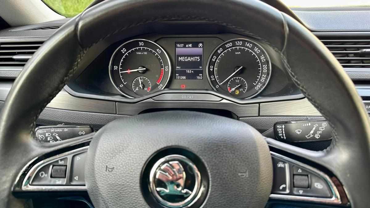 skoda-superb-1-6-tdi-2017-diesel-1598cc