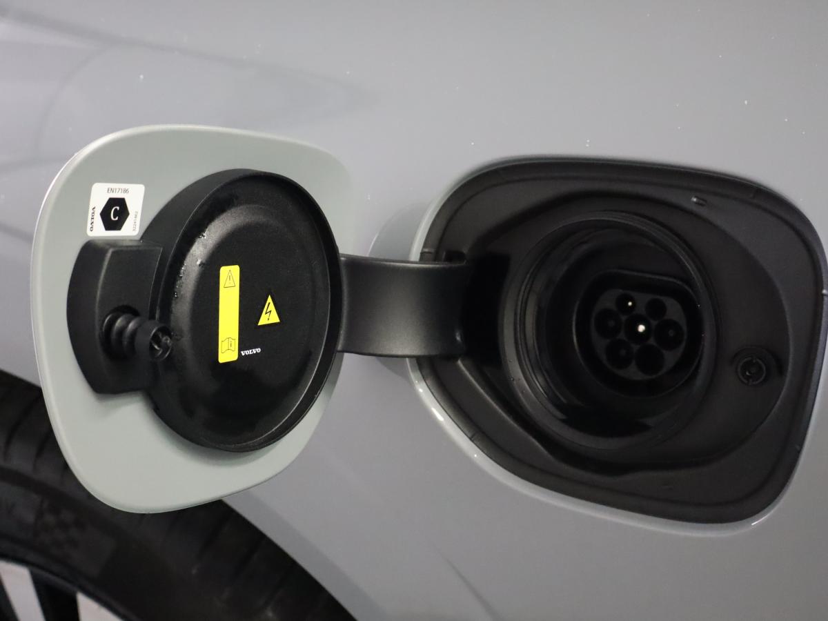 volvo-xc60-2023-hibrido-a-gasolina-1969cc