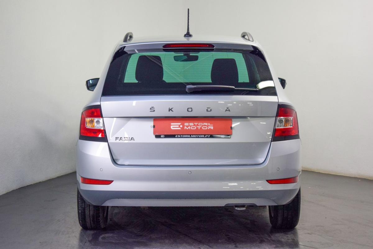 skoda-fabia-break-2022-gasolina-999cc