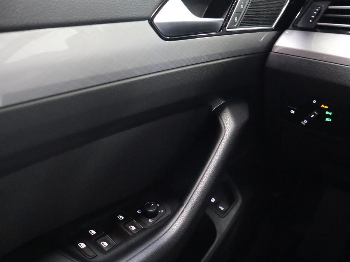 volkswagen-passat-variant-2023-hibrido-a-gasolina-1395cc