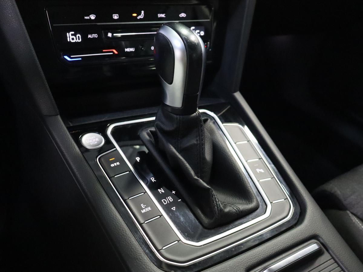 volkswagen-passat-variant-2023-hibrido-a-gasolina-1395cc