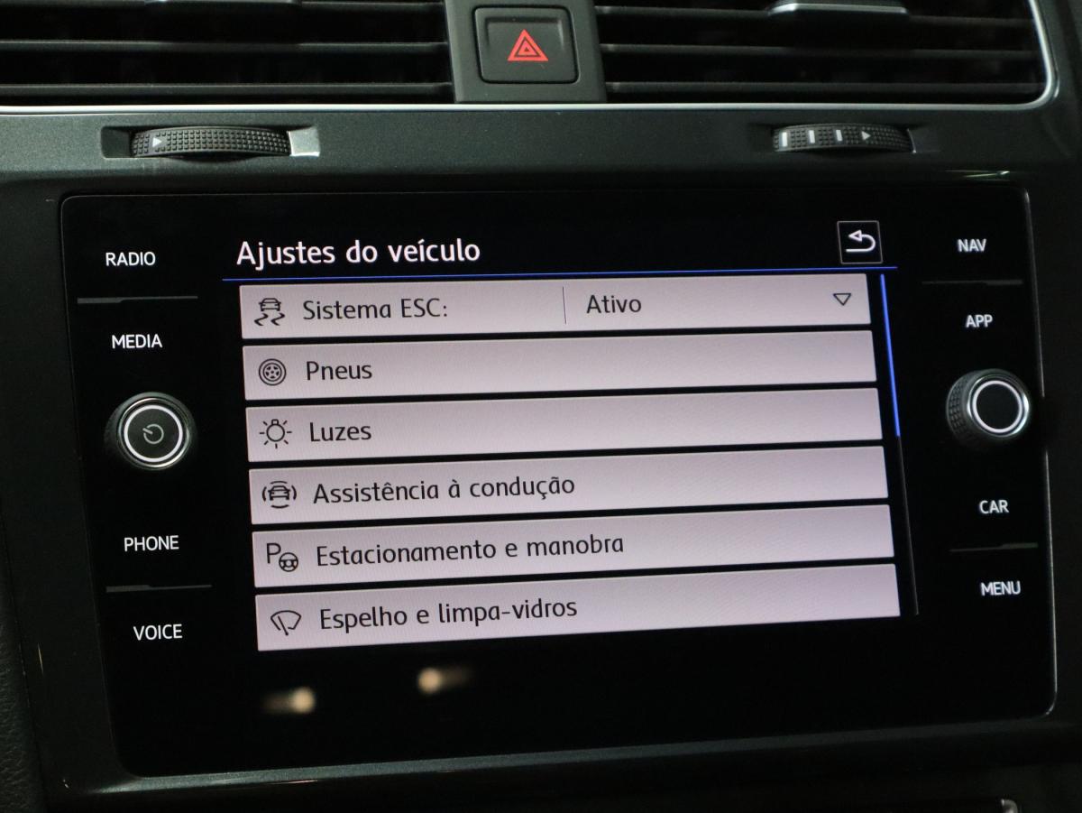 volkswagen-golf-variant-2020-diesel-1598cc