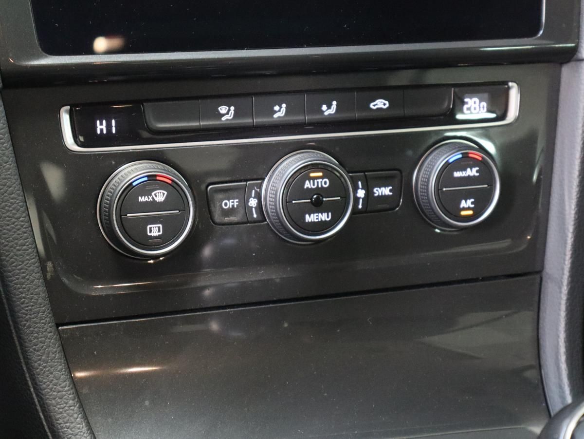 volkswagen-golf-variant-2020-diesel-1598cc
