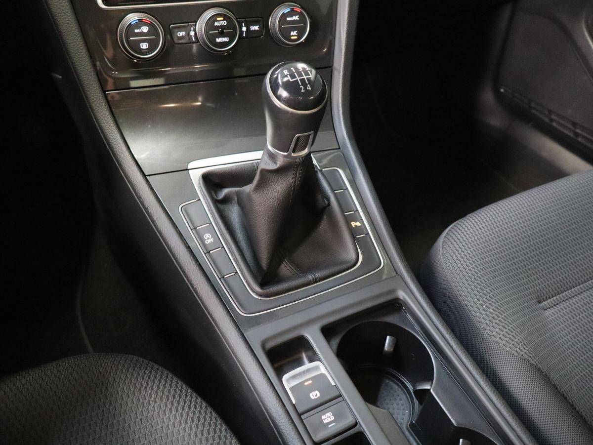volkswagen-golf-variant-2020-diesel-1598cc