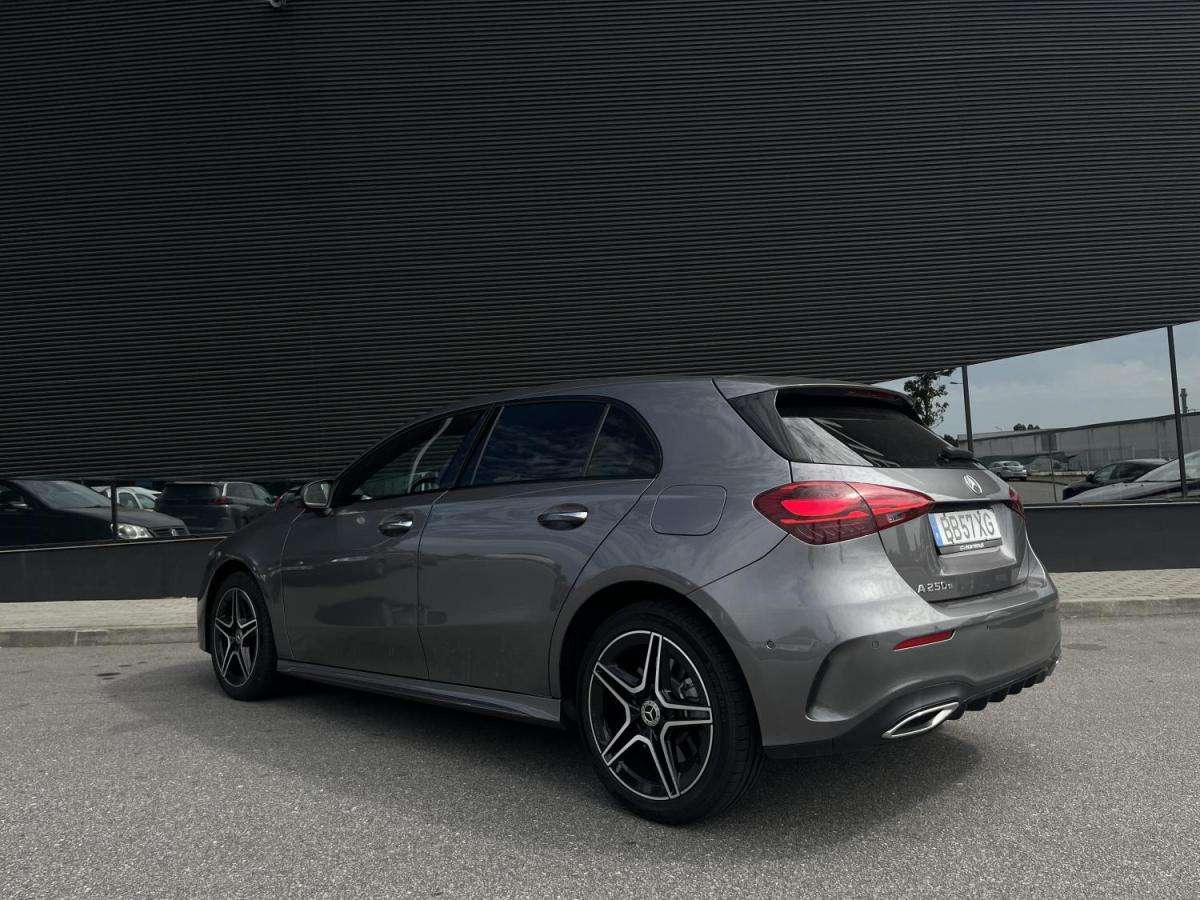mercedes-benz-classe-a-2023-hibrido-a-gasolina-1332cc
