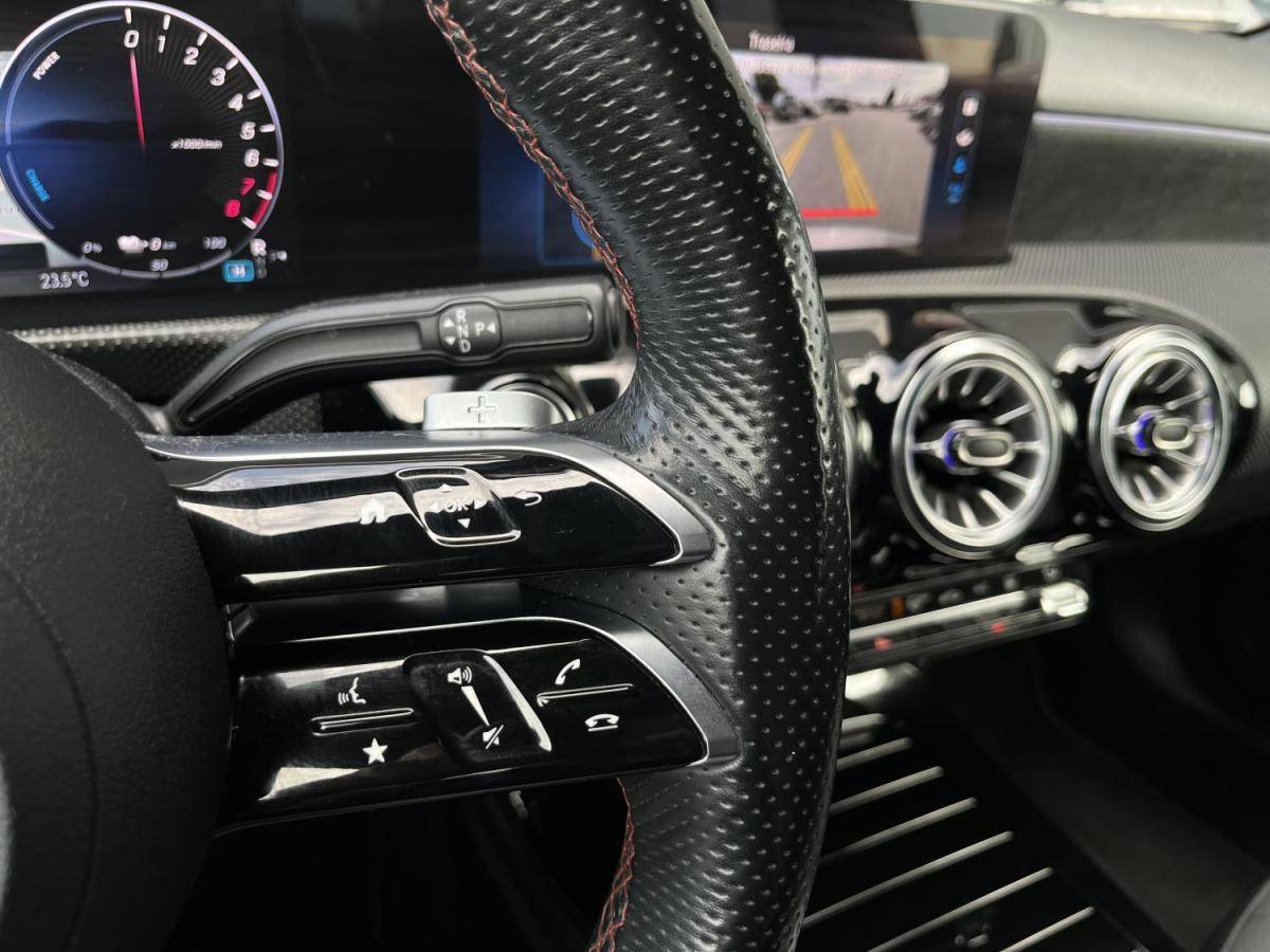 mercedes-benz-classe-a-2023-hibrido-a-gasolina-1332cc