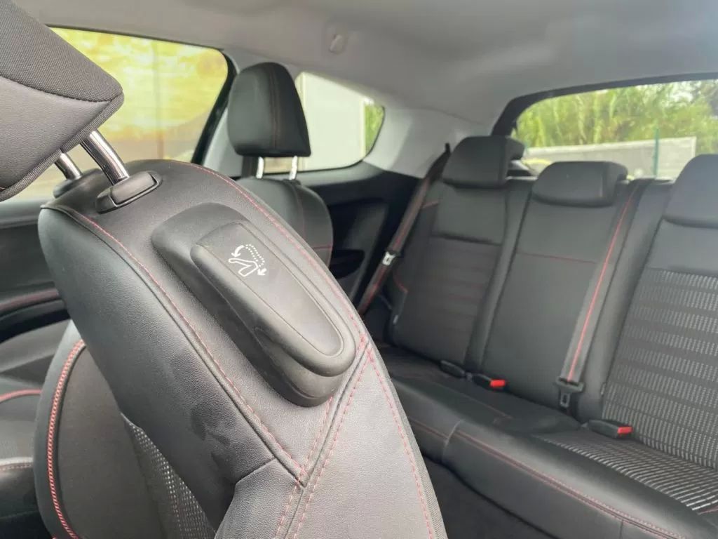 peugeot-208-2015-gasolina-1199cc