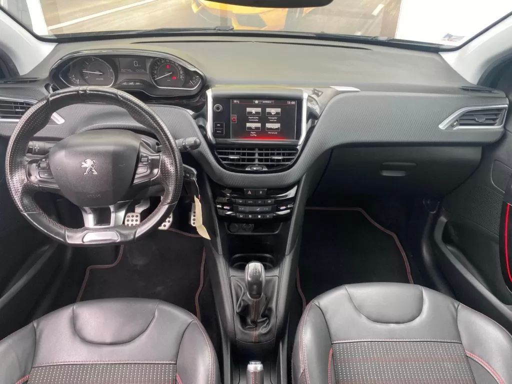 peugeot-208-2015-gasolina-1199cc