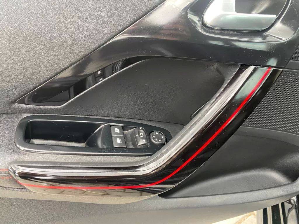 peugeot-208-2015-gasolina-1199cc