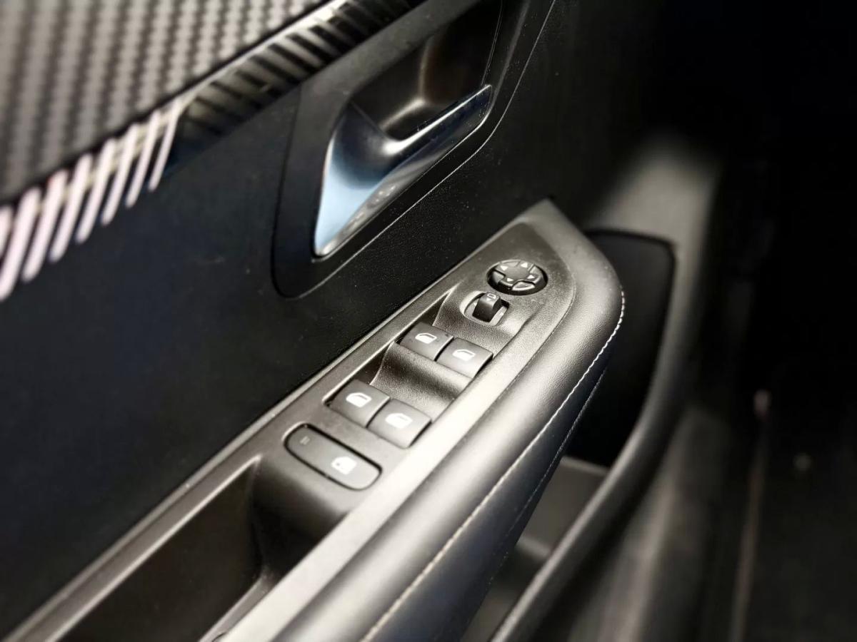 peugeot-208-2024-gasolina-1199cc