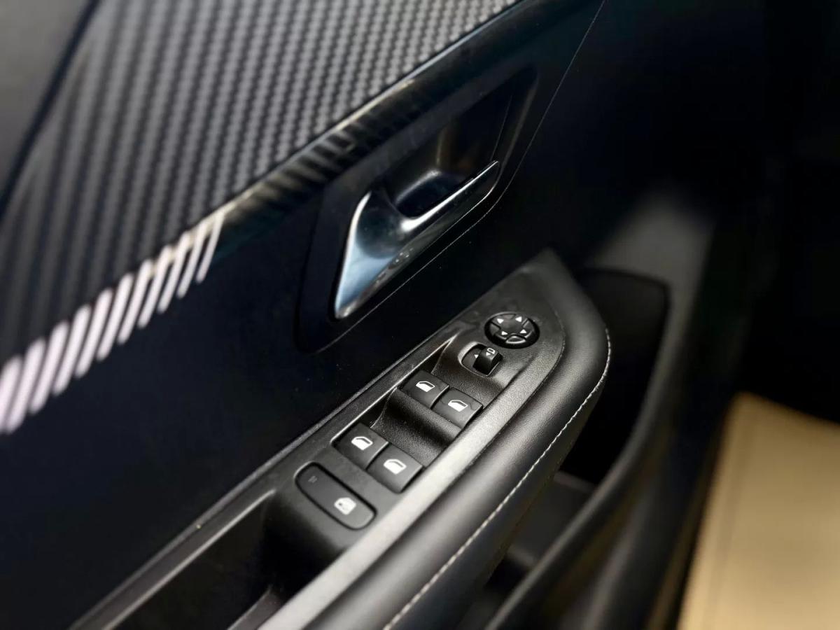 peugeot-208-2025-gasolina-1199cc